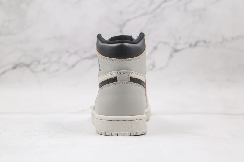 Jordan 1 Retro High OG Defiant SB NYC to Paris - Encomenda