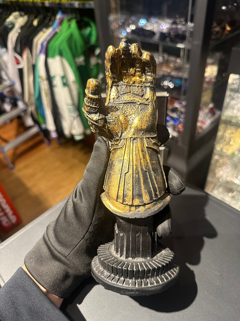 Boneco de Ação Manopla do Infinito Com Joias do Infinito 23cm Resina - Pronta Entrega
