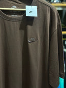 Camiseta Nike Tee Bordado Logo Marrom - Pronta Entrega