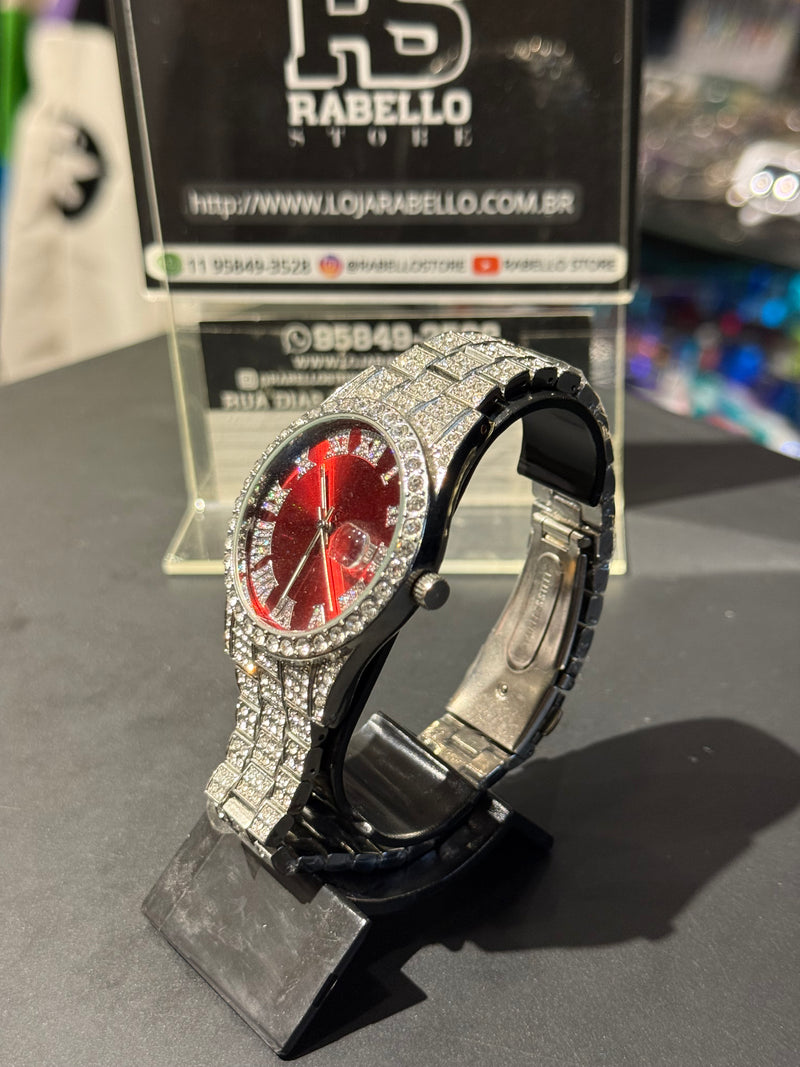 Relógio Cravejado Iced Out Prata Fundo Vermelho - Pronta Entrega