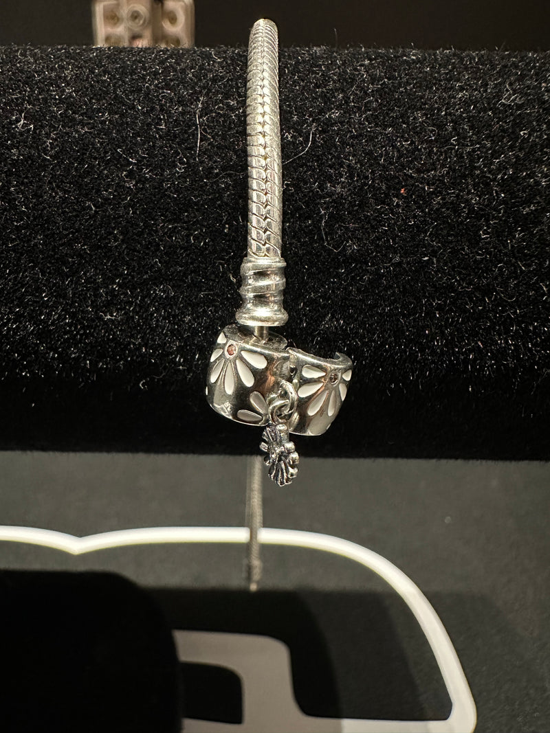 Bracelete Pandora Prata com Berloques Flor e Fecho Prata - Pronta Entrega