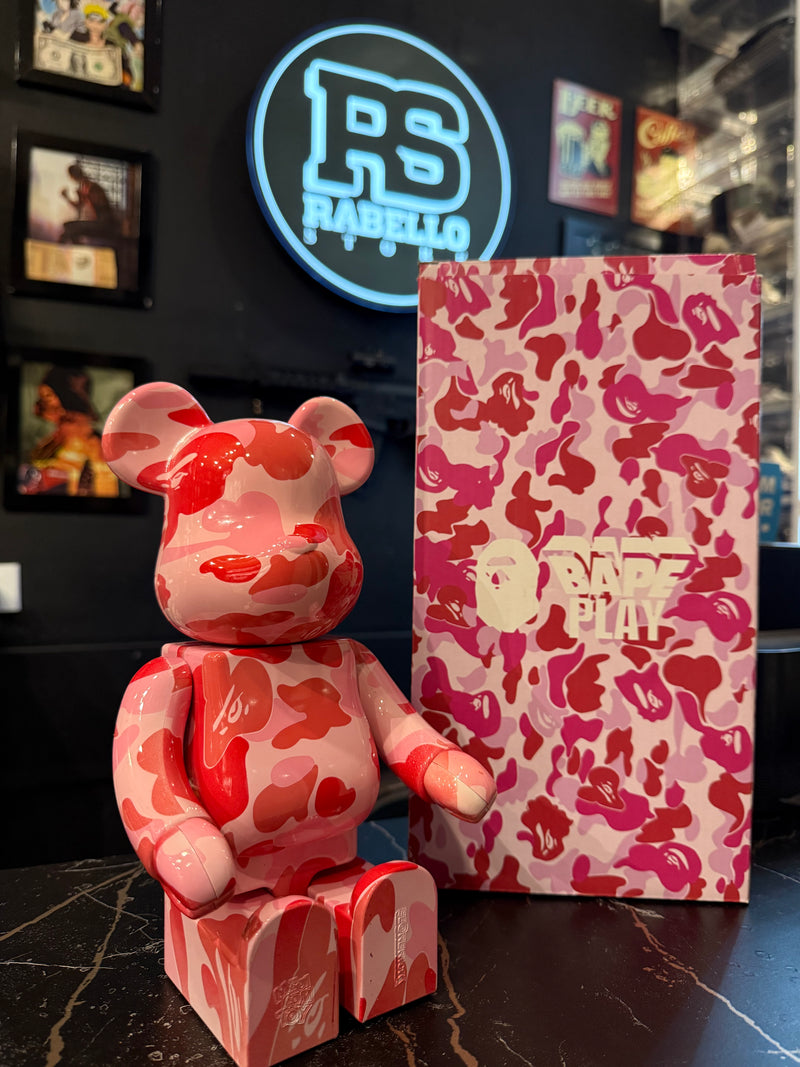 Bearbrick BAPE Camo 400%
Pink Medicom Toy Boneco Colecionável 28cm - Pronta Entrega