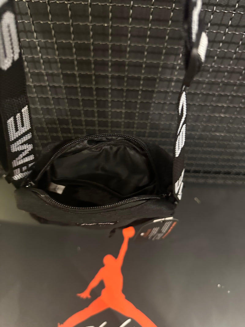 ShoulderBag Transversal Supreme SS18 Black - Pronta Entrega