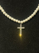Colar de Pérolas Pingente Cruz Cravejada 45 CM - Pronta Entrega