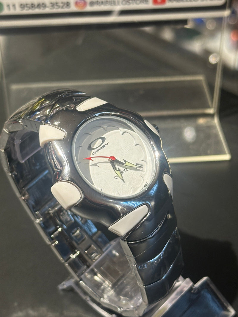 Relógio Oakley Blade II Silver Fundo Branco - Pronta Entrega
