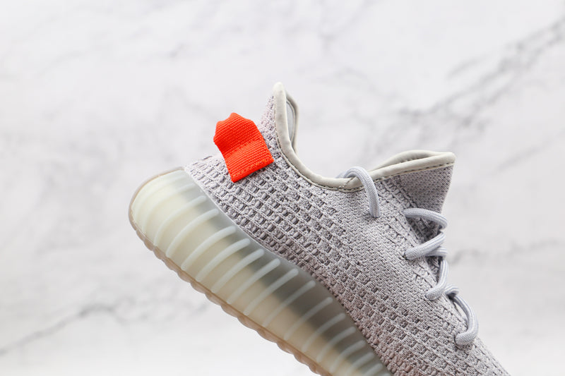 Adidas Yeezy Boost 350 V2 Tail Light - Encomenda
