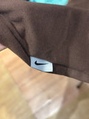 Camiseta Nike Tee Bordado Logo Marrom - Pronta Entrega