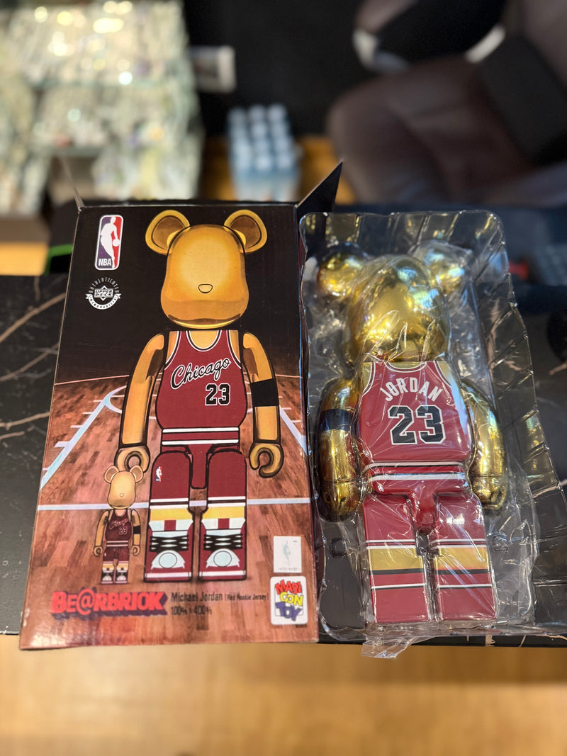 Bearbrick Chicago Bulls 23 Michael Jordan  NBA Dourado 400% Medicom Toy Boneco Colecionável 28cm - Pronta Entrega