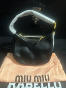 Bolsa de Ombro Miu Miu Wander Hobo Black - Pronta Entrega