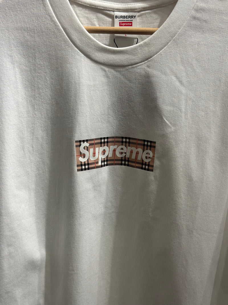Camiseta SUPREME X Burberry Branca - Pronta Entregar