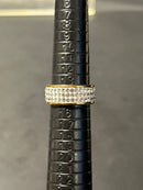 Anel Aço Inoxidável Dourado Cravejado Fundo Branco - Pronta Entrega