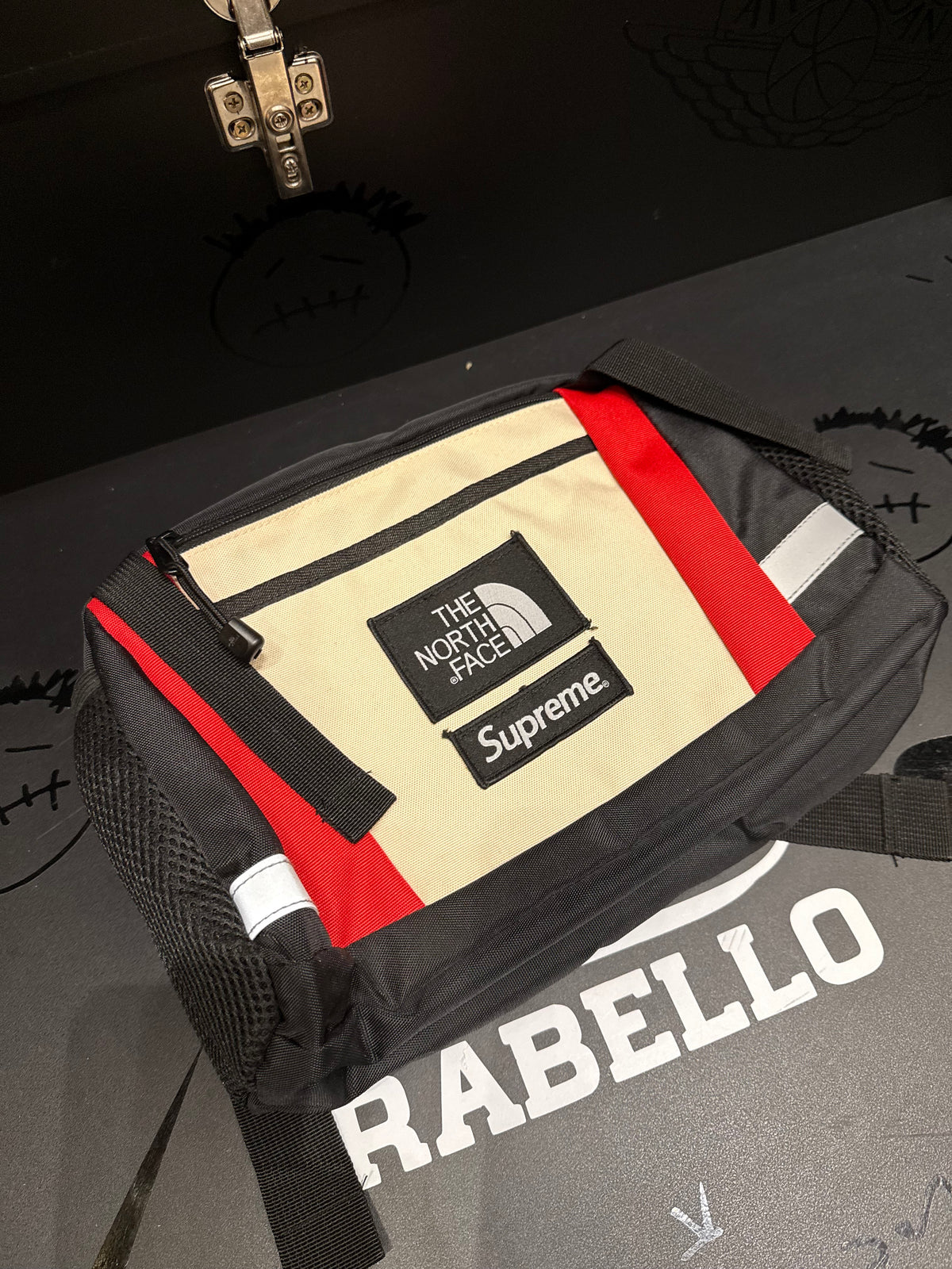 Bolsa Supreme X North Face Expedition Waist Bag Vermelho Preto - Pront