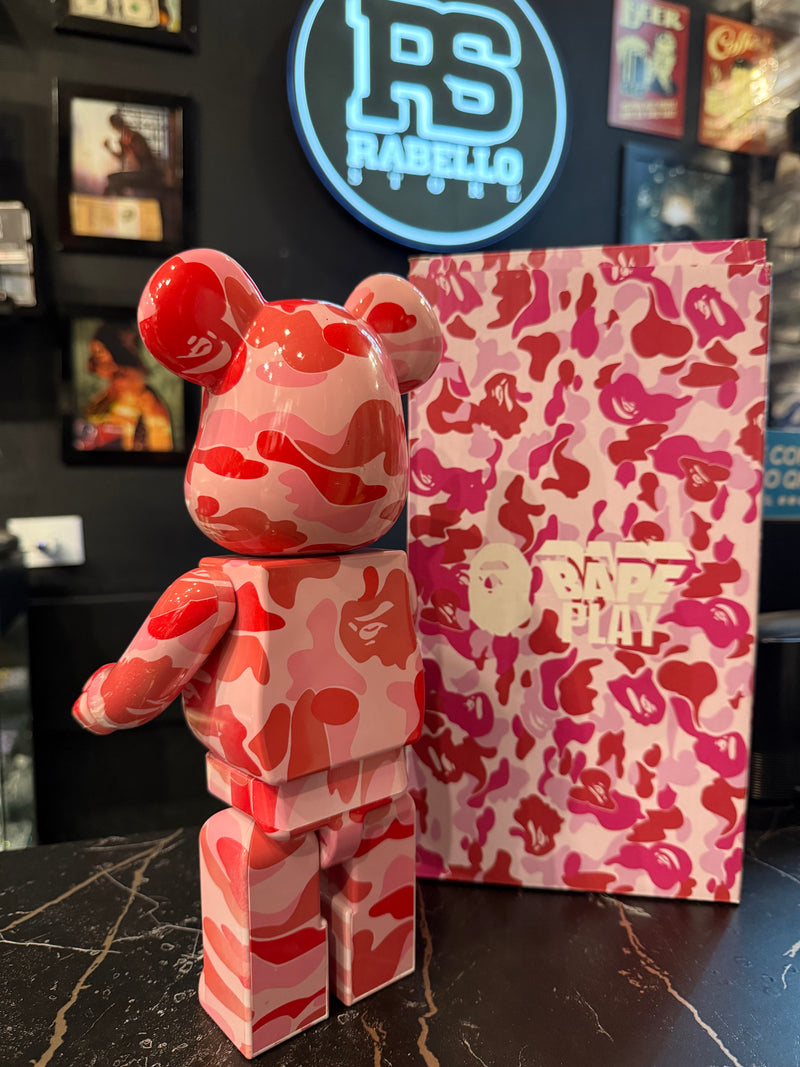 Bearbrick BAPE Camo 400%
Pink Medicom Toy Boneco Colecionável 28cm - Pronta Entrega