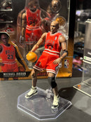 Action Figure Michael Jordan: Chicago Bulls NBA Uniforme Vermelho No. 100 Medicom Mafex - Pronta Entrega