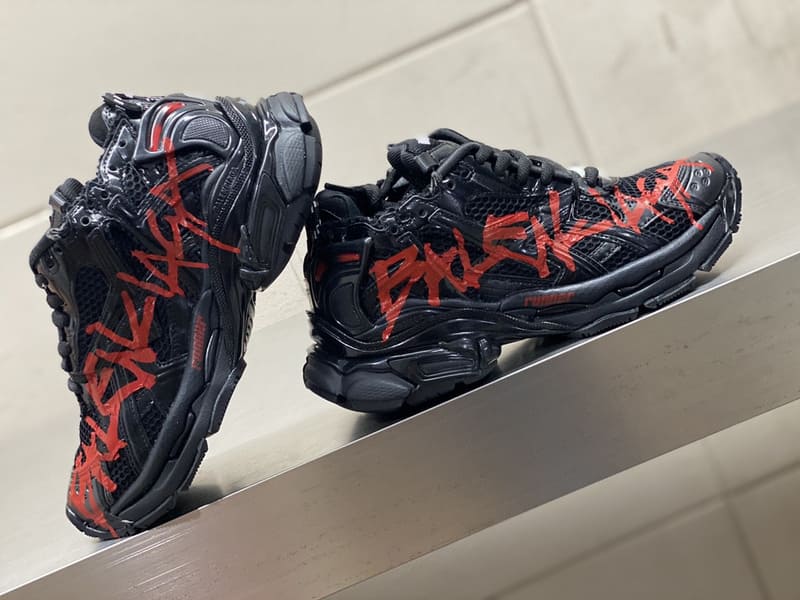 Balenciaga Runner Graffiti Sneaker in Black - Encomenda