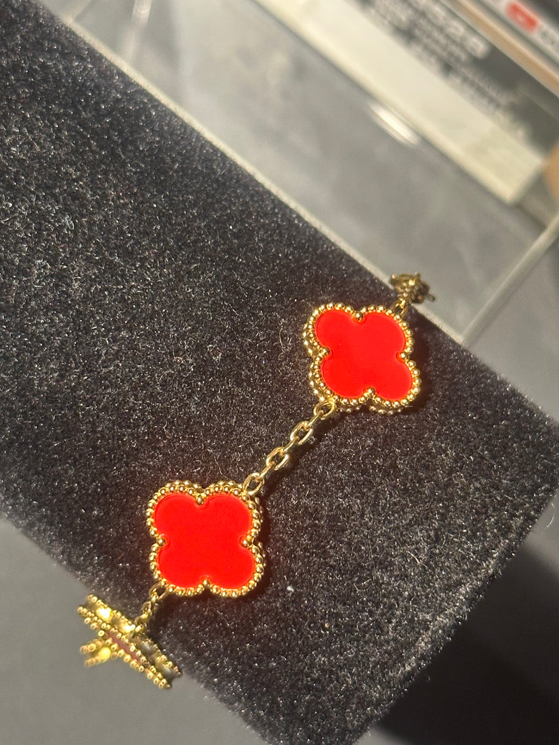 Pulseira Van Cleef Dourada Trevos Vermelhos 24 CM - Pronta Entrega
