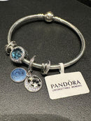 Bracelete Pandora Prata Charm com Berloques Espaço Azul e Fecho Prata - Pronta Entrega