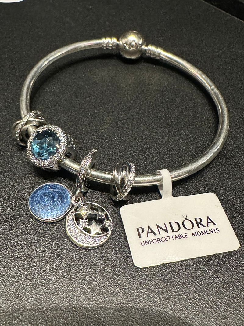 Bracelete Pandora Prata Charm com Berloques Espaço Azul e Fecho Prata - Pronta Entrega