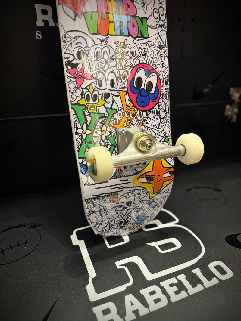 Louis Vuitton Skateboard Monogram Comics - Pronta Entrega