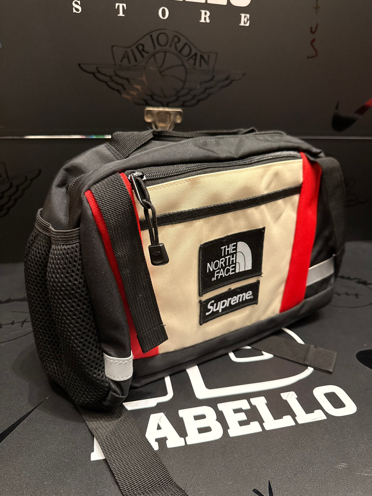 Bolsa Supreme X North Face Expedition Waist Bag Vermelho Preto