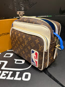Bolsa Louis Vuitton 2020 LV X NBA WHITE BROWN MONOGRAM NIL MESSENGER BAG - Pronta Entrega