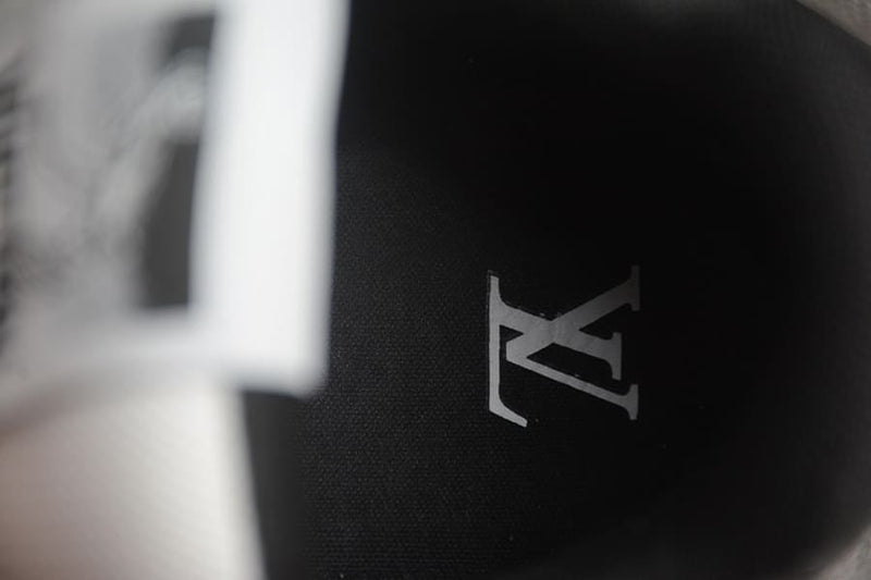 Louis Vuitton Trainer Black White - Encomenda