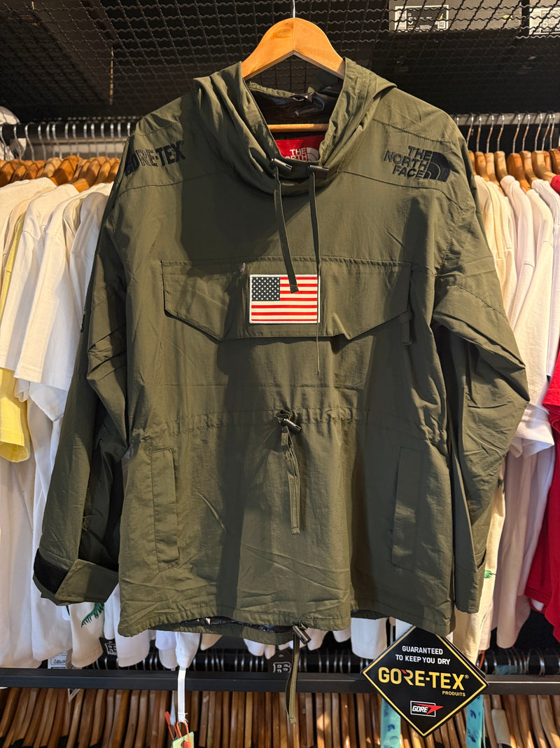 JAQUETA PULÔVER SUPREME X THE
NORTH FACE TRANS ANTARTICA
EXPEDITION OLIVE - Pronta Entrega
