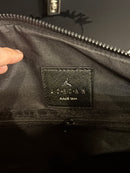 BOLSA AIR JORDAN MONOGRAM DUFFLE BAG JACQUARD LUGGAGE BLACK SILVER GRATITUDE - Pronta Entrega