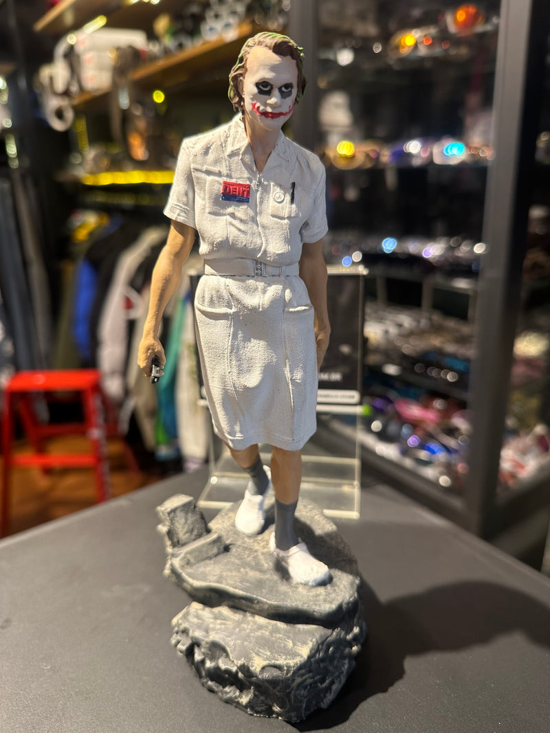 Boneco de Ação Batman The Dark Knight Coringa “Hospital Scene” 25cm Resina Prime - Pronta Entrega