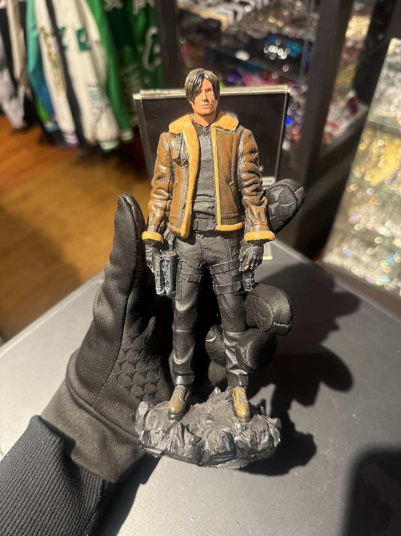 Boneco de Ação Resident Evil Leon 21cm Resina - Pronta Entrega