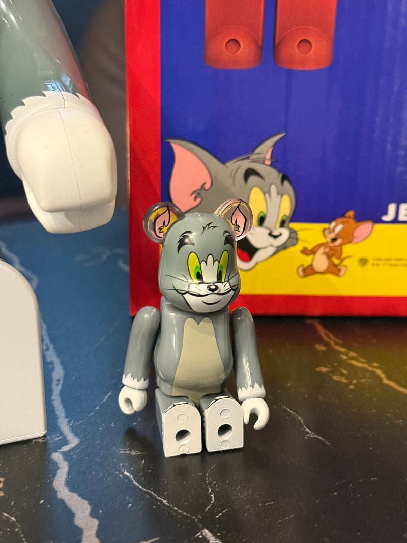 Bearbrick Bear Tom & Jerry 400% + Mini Boneco Tom Medicom Toy Boneco Colecionável 28cm - Pronta Entrega