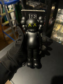 Boneco Colecionável KAWS Black 18cm - Pronta Entrega