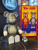 Bearbrick Bear Tom & Jerry 400% + Mini Boneco Tom Medicom Toy Boneco Colecionável 28cm - Pronta Entrega