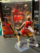Action Figure Michael Jordan: Chicago Bulls NBA Uniforme Vermelho No. 100 Medicom Mafex - Pronta Entrega