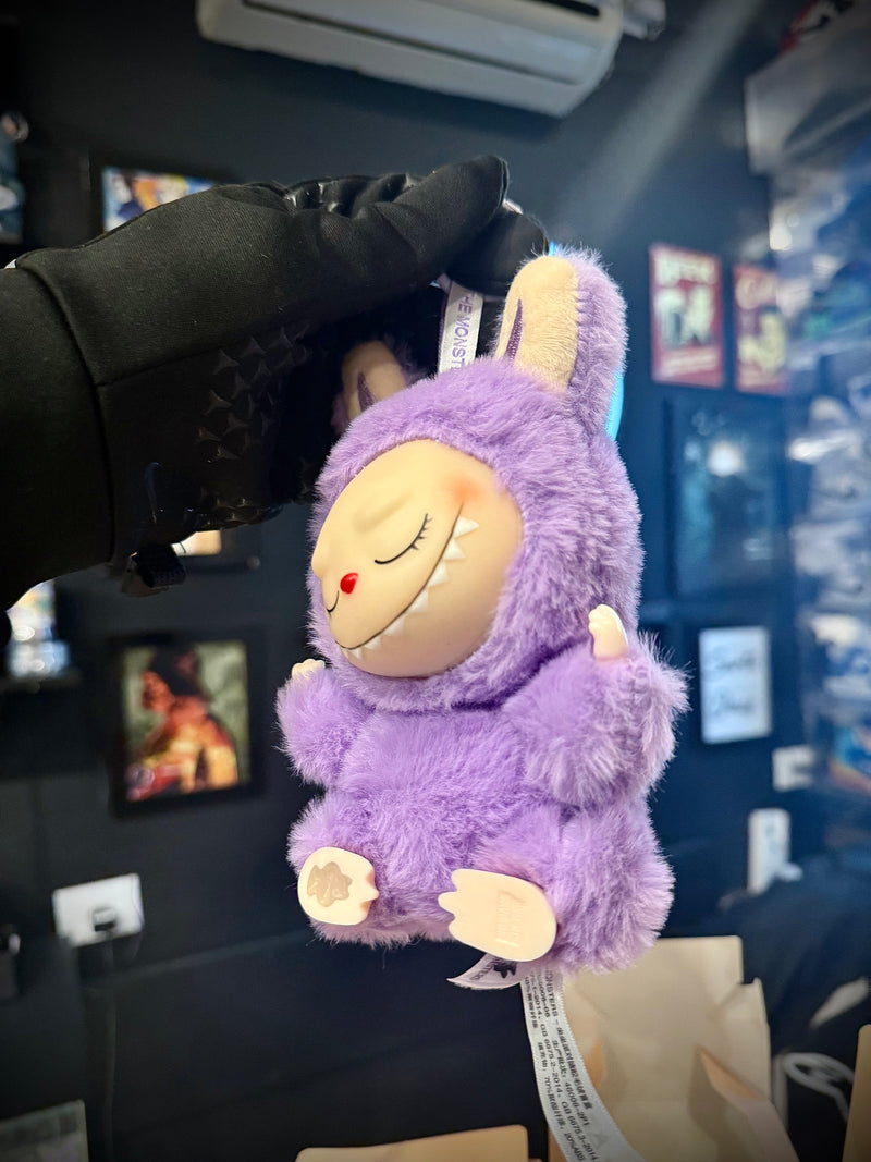 Boneco Labubu “Have a Seat” – Chaveiro | Mini Figura Colecionável Pop Mart - Pronta Entrega