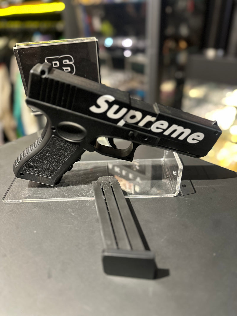 Colecionável Supreme: Pistola Glock Decorativa - Pronta Entrega