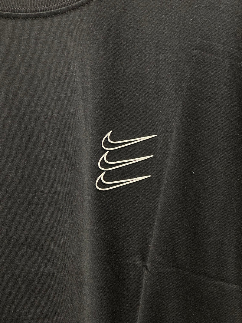 Camiseta Nike Sportwear Triple Swoosh - Pronta Entrega