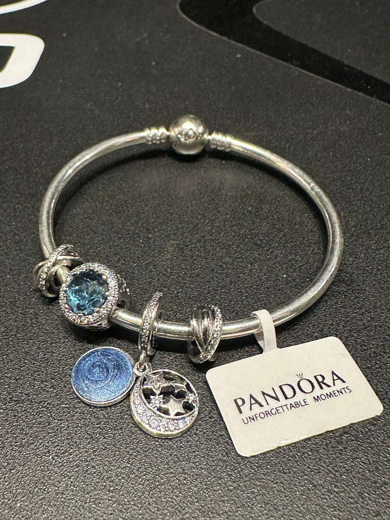 Bracelete Pandora Prata Charm com Berloques Espaço Azul e Fecho Prata - Pronta Entrega