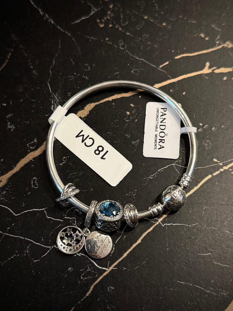 Bracelete Pandora Prata Charm com Berloques Espaço Azul e Fecho Prata - Pronta Entrega