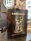 Boneco KAWS Passing Through Open Edition Vinyl Figure 27 CM - Pronta Entrega