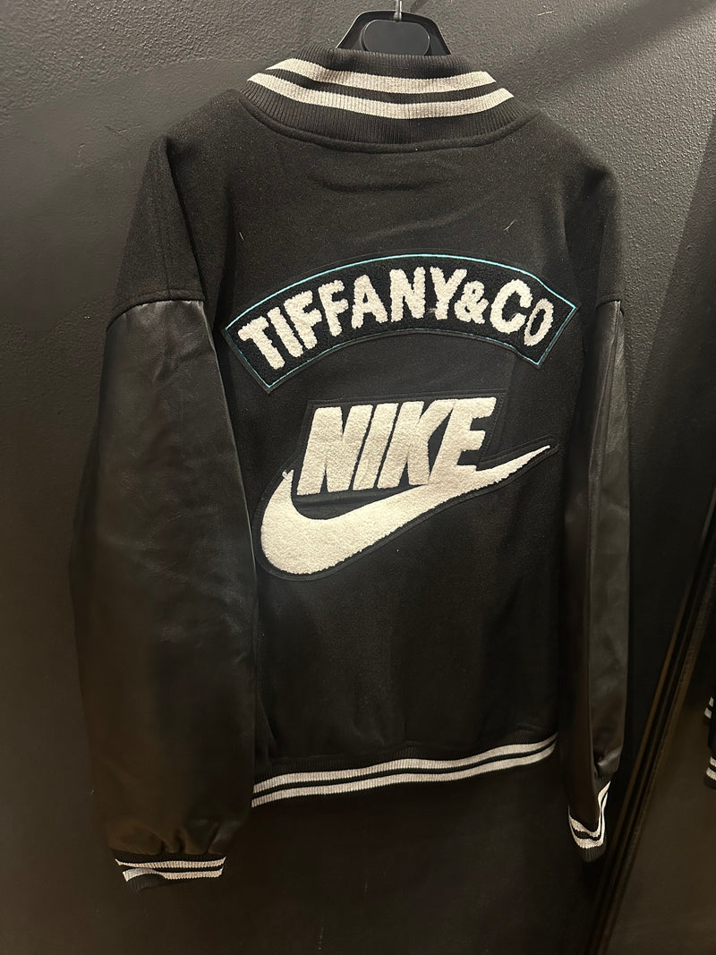 Jaqueta Varsity Nike X Tiffany & Co - Pronta Entrega