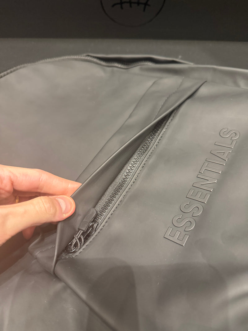 Mochila Essentials Couro Preto  - Pronta Entrega