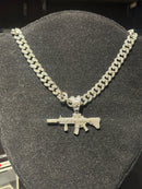 Corrente Cravejada Pingente Assault Rifle Em Zicornia Cubica Prata 45 CM - Pronta Entrega
