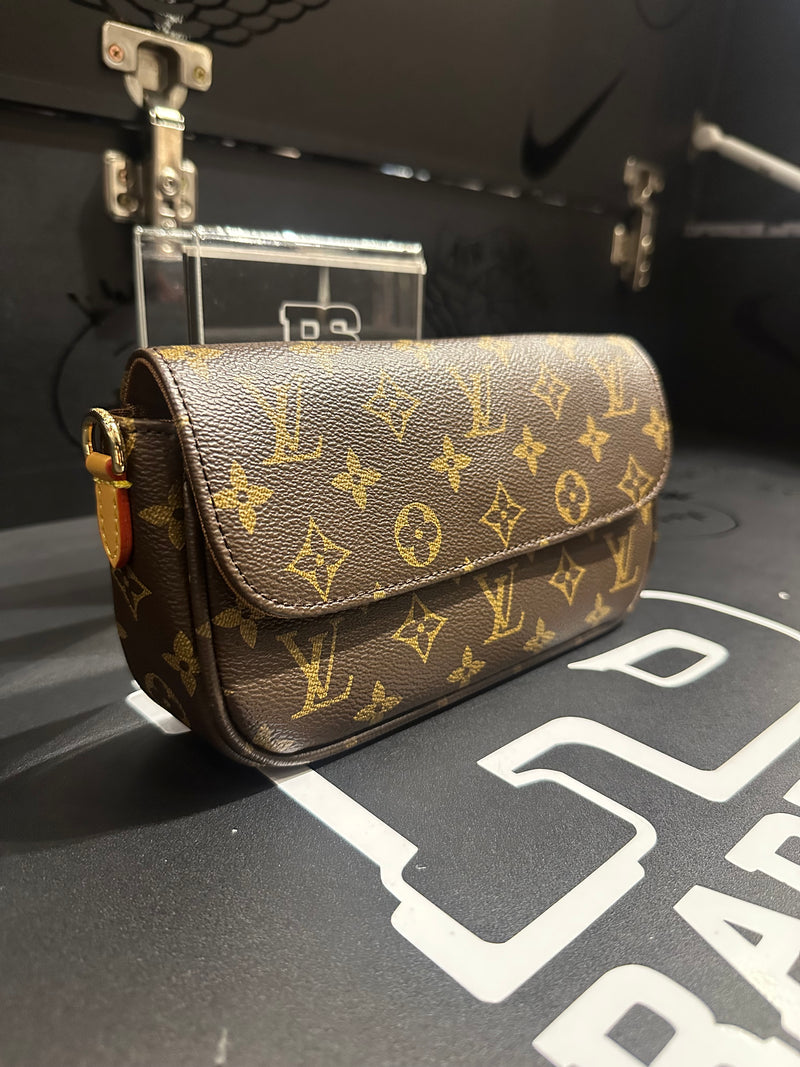 Bolsa-Carteira Louis Vuitton Ivy Canvas Monogram - Pronta Entrega