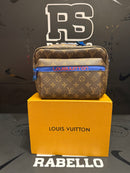 Bolsa Louis Vuitton Messenger
Monogram Outdoor PM Brown Blue - Pronta Entrega