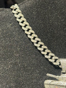 Corrente Cravejada Pingente War Tank Em Zicornia Cubica Prata 45 CM - Pronta Entrega