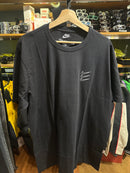 Camiseta Nike Sportwear Triple Swoosh - Pronta Entrega