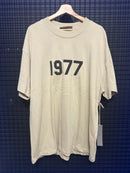 Camiseta Essentials Fear Of God 1977 Caqui - Pronta Entrega