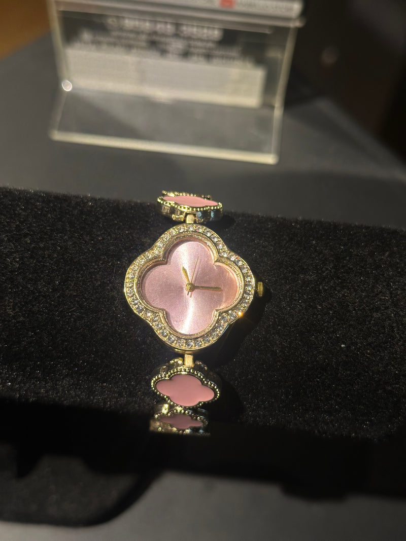 Relógio Pulseira Dourada Trevos Rosas 20 CM - Pronta Entrega