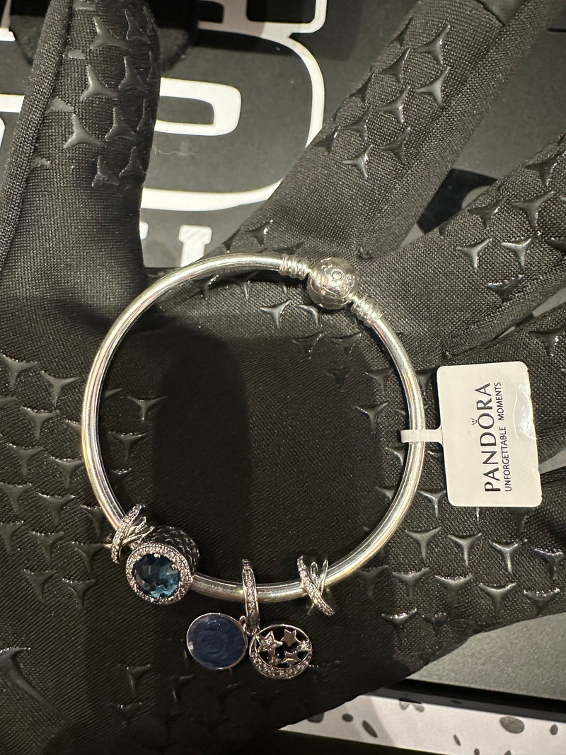 Bracelete Pandora Prata Charm com Berloques Espaço Azul e Fecho Prata - Pronta Entrega